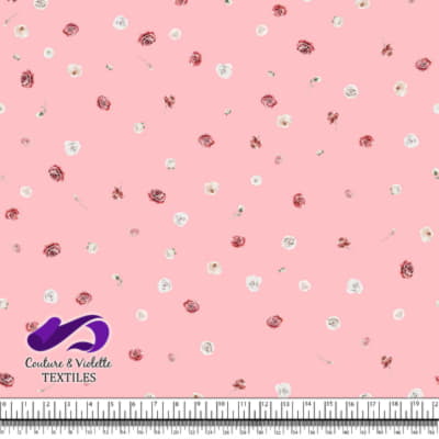 Pour le Rose - Roses on strawberry background